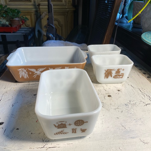 Pyrex Americana set of 4 Refrigerator Boxes - Picture 4 of 12